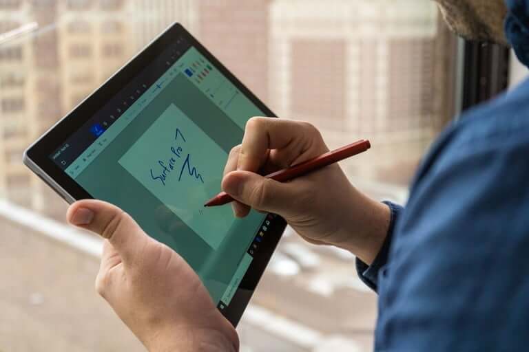 thiết kế Surface pro 7 plus