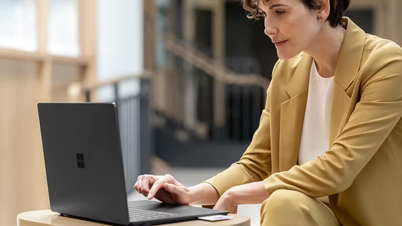 Surface Laptop 6 có phím Copilot AI riêng